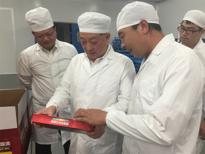 楊文龍董事長親臨生產(chǎn)一線視察工作