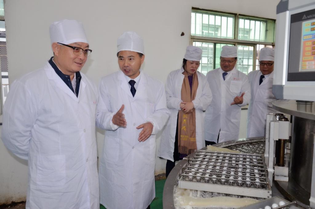 楊總肖總蒞臨樟樹制藥生產一線視察工作