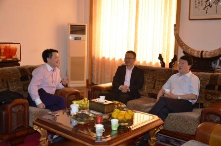 江西省藥監(jiān)局李艦海局長(zhǎng)視察仁和集團(tuán) (1).jpg