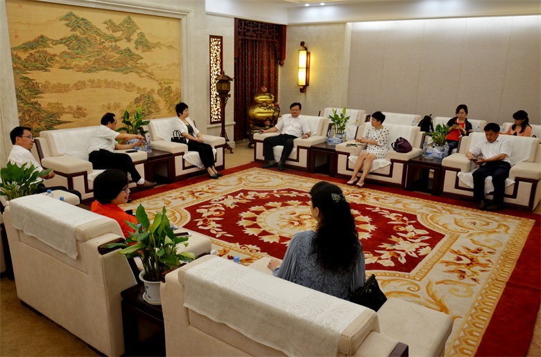 1497248145125020870.jpg 《中國醫(yī)藥報》副總編楊玲玲到仁和集團進行走基層調(diào)研 (1).jpg