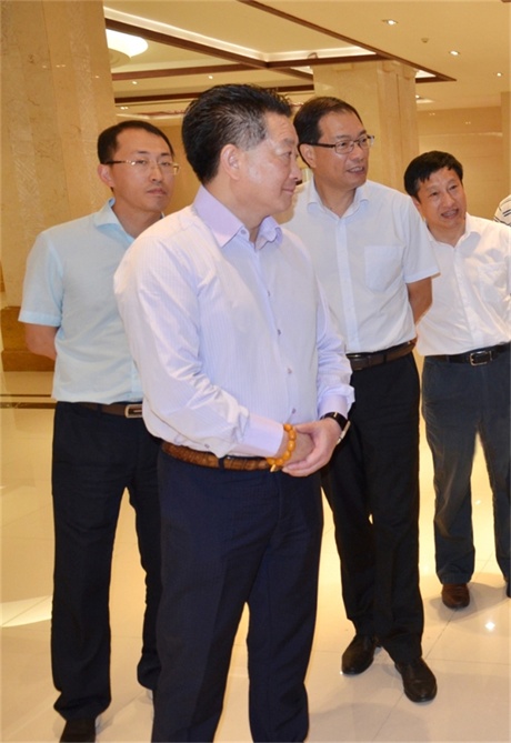 江西省藥監(jiān)局曹麒書記視察仁和集團(tuán) .jpg